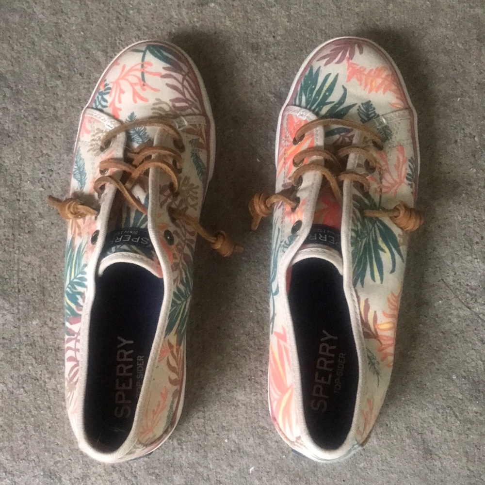 Sperry 8 medium.